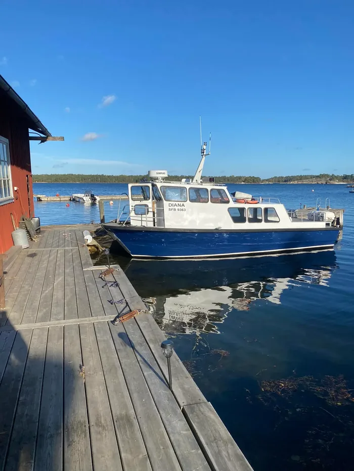 Skärgårdsbåt under drift